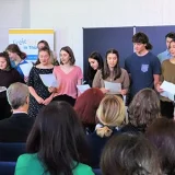 Mit einem Lied eröffnete die 12. Klasse der Waldorfschule Erfurt den Tag der freien Schulen  (c) Waldorfschule Erfurt